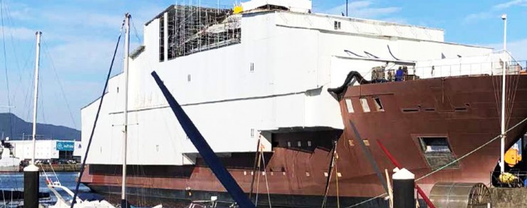 120 toneladas de andamio para el mantenimiento de un megayate